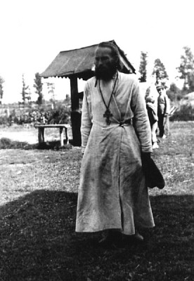 Священник.jpg