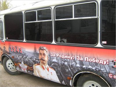 Такой сталинобус катался по Иркутску на 9 мая 2011 года.jpg