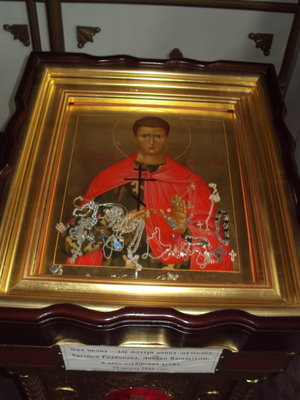 Икона св. воина Евгения Родионова в храме.jpg