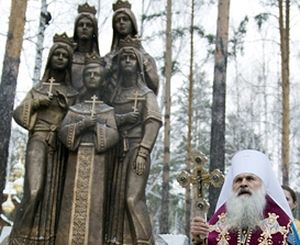 Владыка Викентий на освящении памятника.jpg