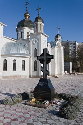Поклонный крест у Андреевского храма.jpeg
