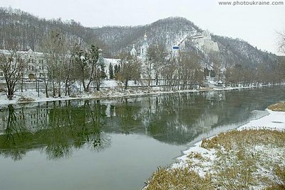 Святогорская лавра-1 января 2012 года.jpg