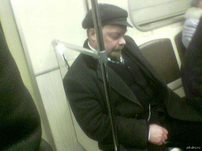Ленин в метро.jpg