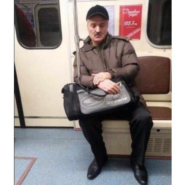 Лукашенко в метро.jpg