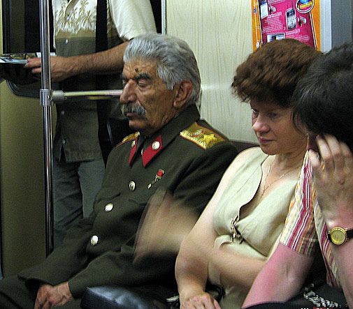 Сталин в метро.jpg