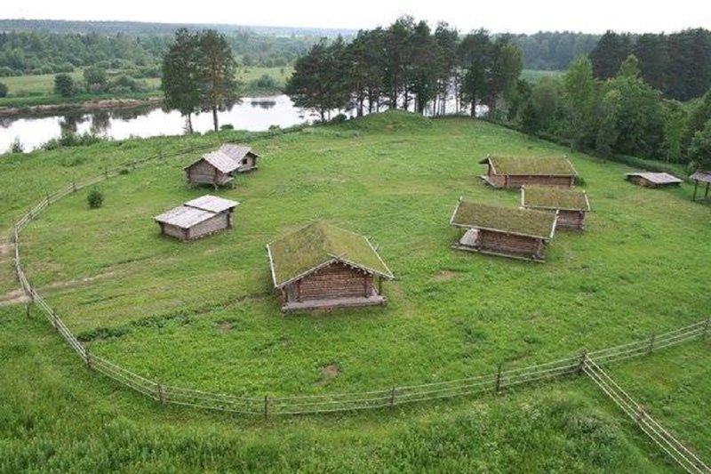 Любытино.Славянская деревня.X в.Реконструкция..jpg