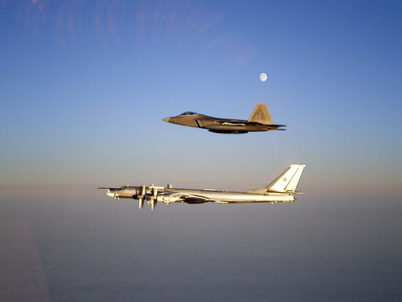 Raptor_and_TU-95.jpg