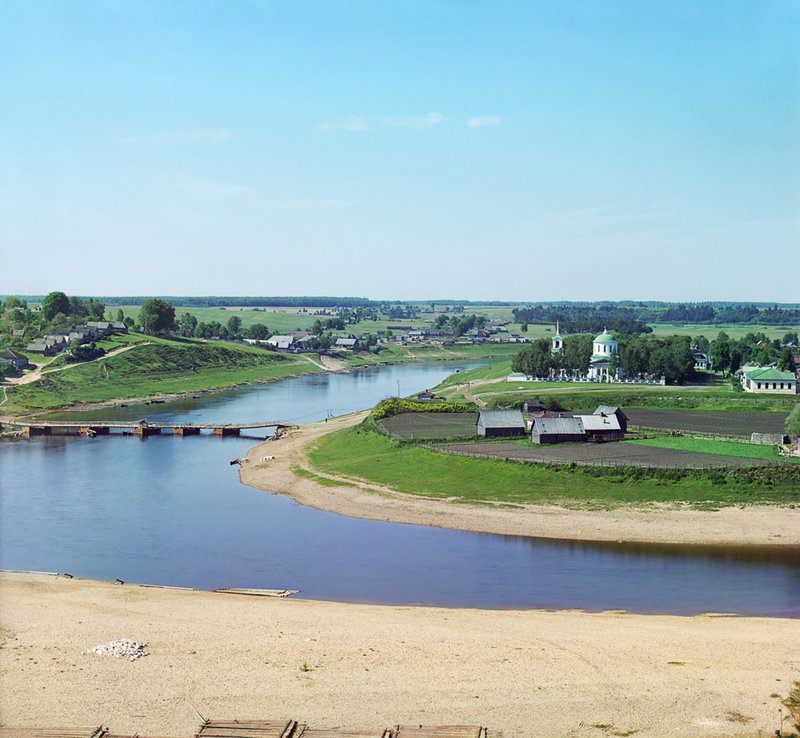!Волжская и Вазуские стороны с мостом через Волгу Зубцов 1910.jpg