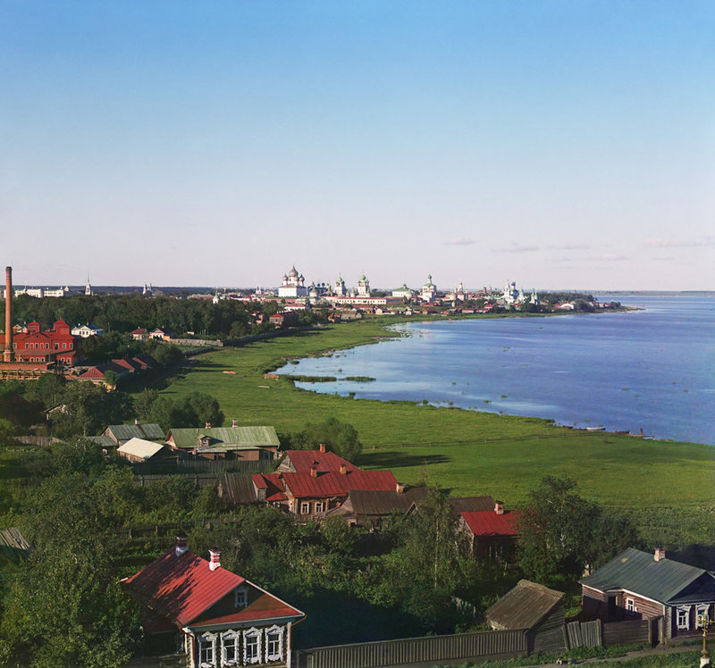 !вид на побережье и Кремль с колокольни Спасо Яковлевского монастыря 1911.jpg