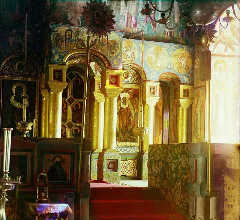 !Ростов Великий.Иконостас в церкви Воскресения 1911.jpg